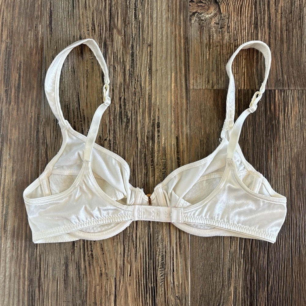 Underwire Bra Cream Textured Cup Featuring Oval Gold Tone Rhinestone NO SIZE - Picture 2 of 9